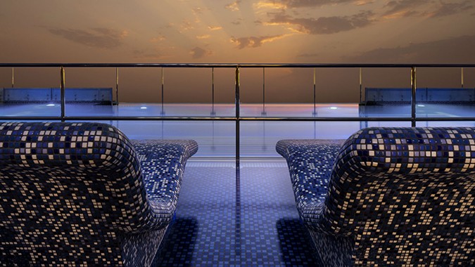 Royal-Club-Pool---Le-Meridien-Dubai