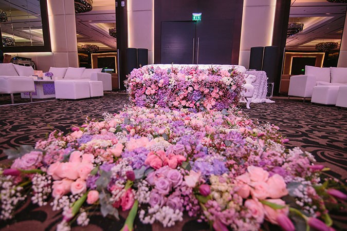 travel themed wedding in Dubai
