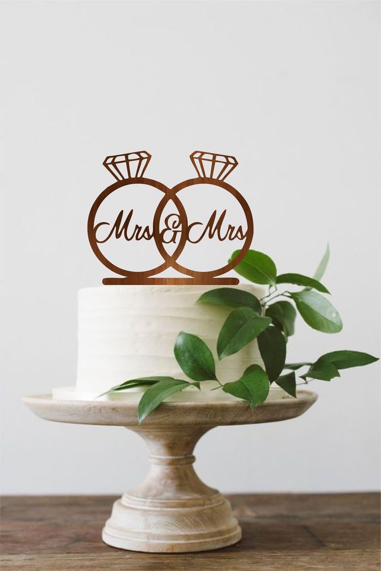 Gold Mr & Mrs wedding cake topper