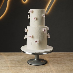 A stunning wedding cake from ARTE Fine Art Cakes