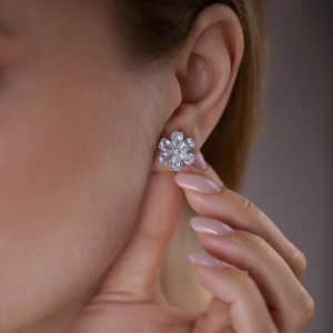 A beautiful pair of earring by Diamonds_By_Pelvi